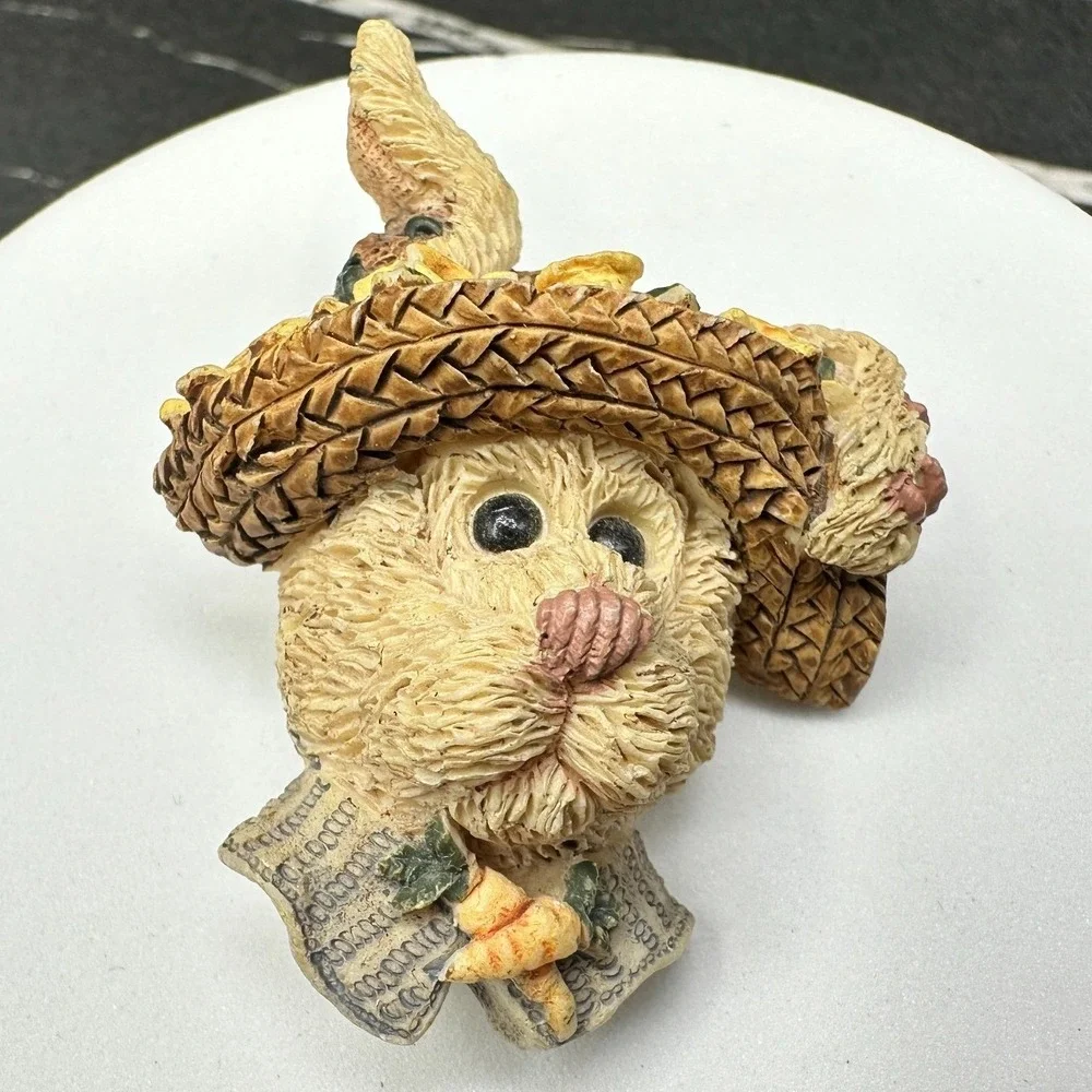 Vintage Boys Bears Daphne Straw Hat Rabbit With Carrot Bear wear Brooch Pin 2 In